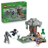 LEGO Minecraft El Jardín Pálido – Miniatura de Bioma con Minifigura de Crepitante y Hombre Polilla